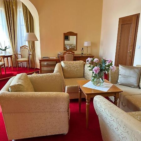 Hotel Slunce Uherske Hradiste Luaran gambar