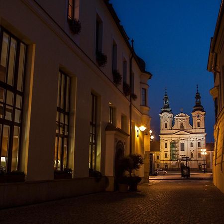 Hotel Slunce Uherske Hradiste Luaran gambar