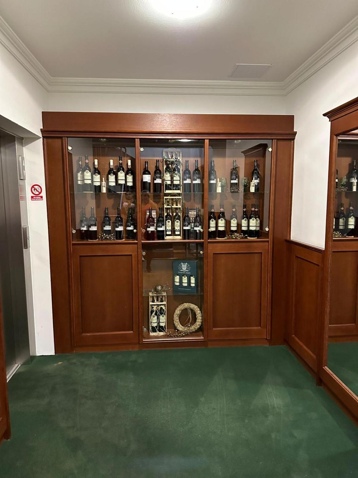 Hotel Slunce Uherske Hradiste Luaran gambar