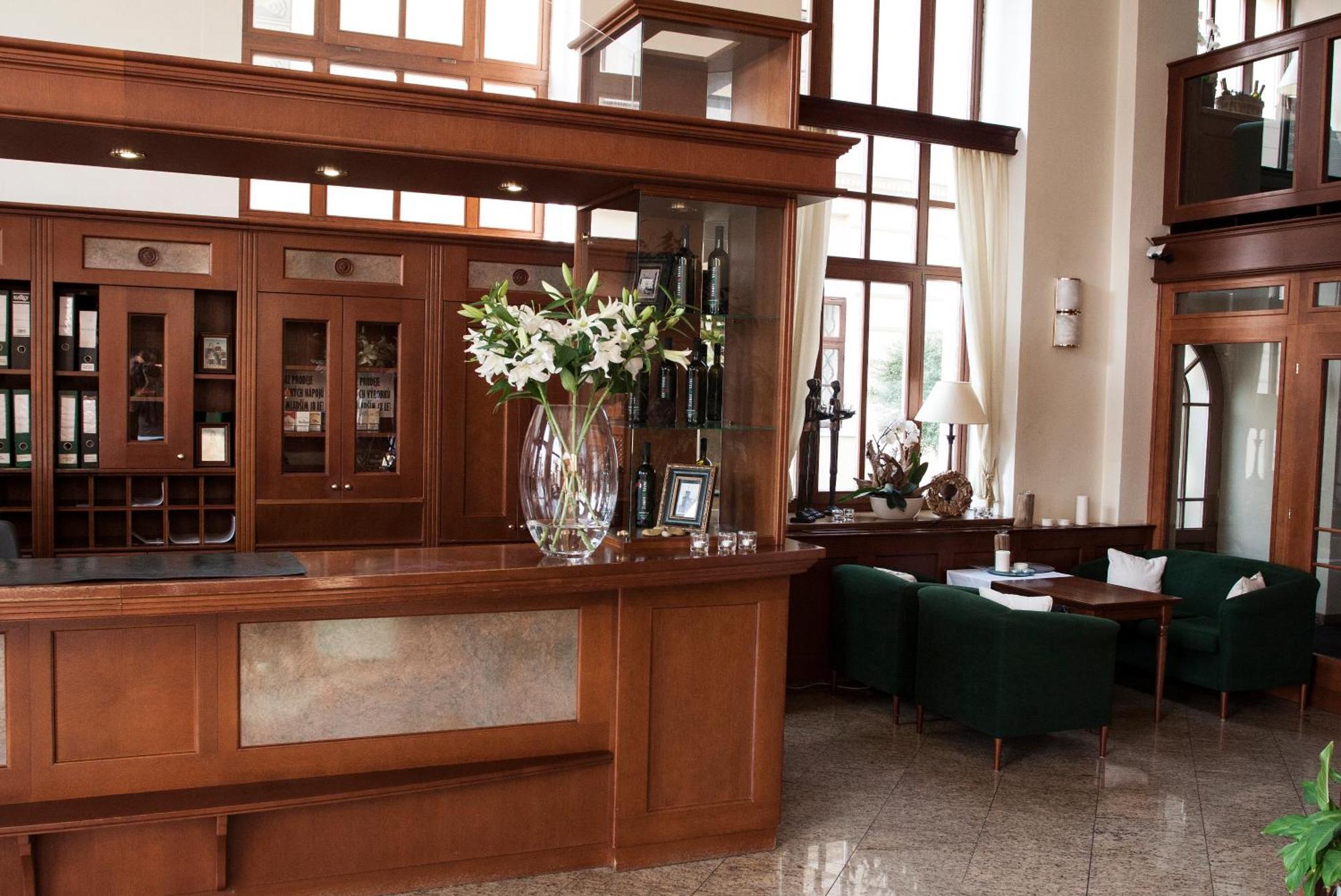 Hotel Slunce Uherske Hradiste Luaran gambar
