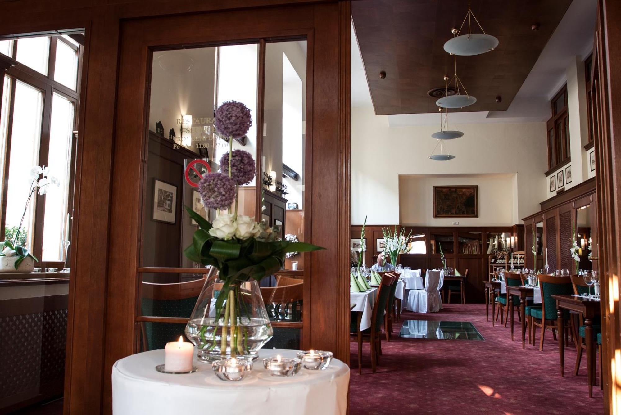 Hotel Slunce Uherske Hradiste Luaran gambar